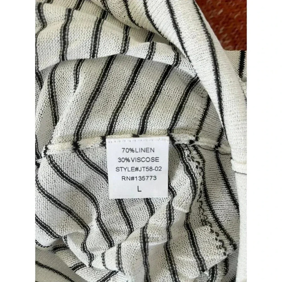 OLIVACEOUS WOMENS SIZE L LIGHTWEIGHT WHITE BLACK STRIPED VNECK LONG SLEEVE TOP - Picture 6 of 6